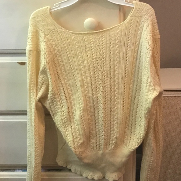 Simple Retro button-up V-neck knit cardigan. Pale yellow. Size: S - Picture 2 of 2